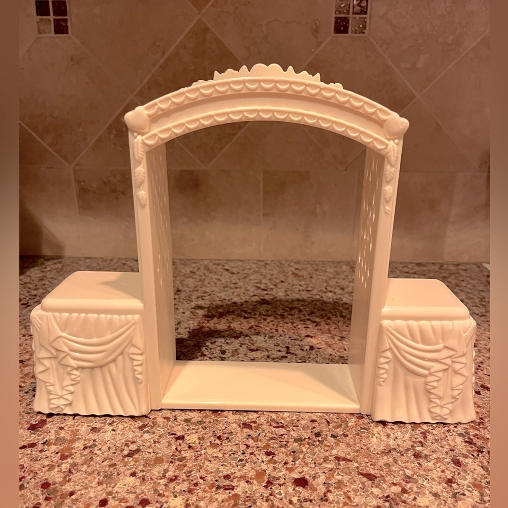 Fisher Price Loving Family Wedding Gazebo- Plays Music! - Picture 2 of 5